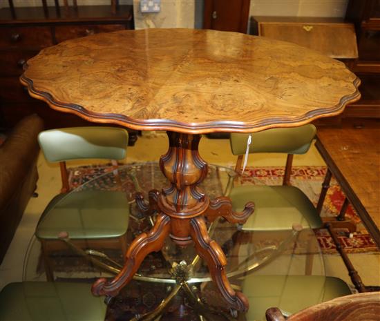 A Victorian walnut oval occasional table having shaped top, 82cm